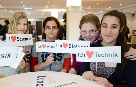Teilnehmer des „Jugend forscht“-Regionalwettbewerbs Berlin-Süd 2015. Bild: © Adlershof Journal