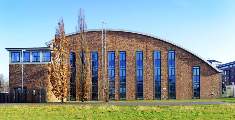 Hangar in Berlin Adlershof. Bild: WISTA