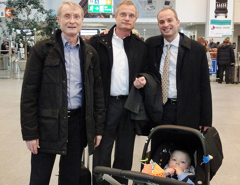Drei Unternehmergenerationen: Geschäftsgründer Prof. Dr. Peter Osypka (links) mit seinen Söhnen Markus (Mitte) und Thomas (rechts) und seinem Enkel Dominik.. Bild: © Adlershof Special 