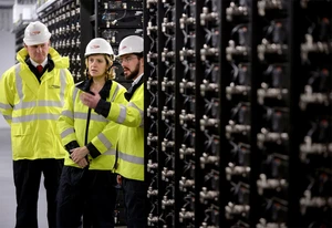 Amber Rudd, britische Ministerin für Energie und Klimawandel, bei der Eröffnung des Batterieparks. Bild: UK Power Networks. Bild: UK Power Networks