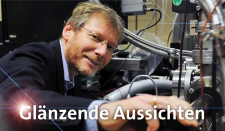 Norbert Esser leitet den Forschungsbereich Material- und Grenzflächenanalytik am ISAS. Bild: © Adlershof Journal