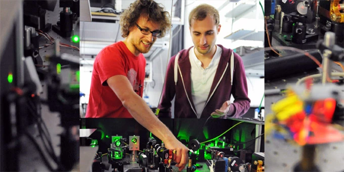 Janik Wolters und Niko Nikolay bei einem optischen Aufbau zur Untersuchung von Nanodiamanten. Bild: Adlershof Special