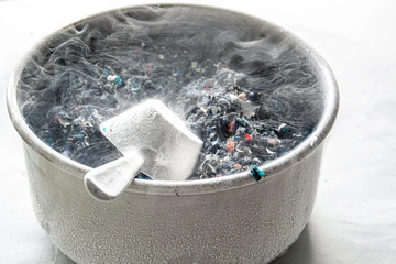 Behälter mit Stickstoff-gekühlten Stoffteilchen