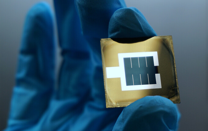 Photo of the perovskite/silicon tandem solar cell © Johannes Beckedahl/Lea Zimmerman/HZB