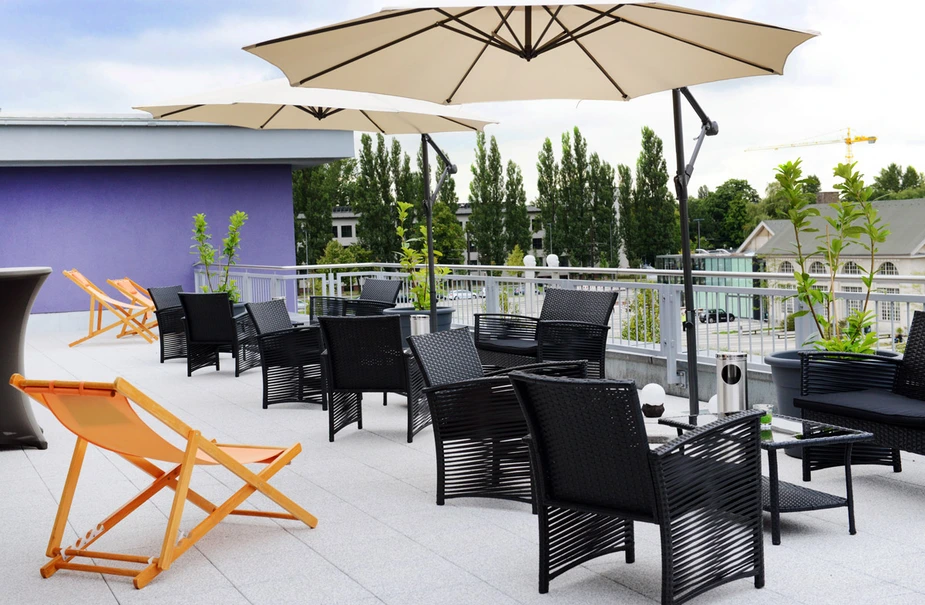 Sundowner on the roof terrace: Adapt Apartments also accommodates guests that want to stay longer periods