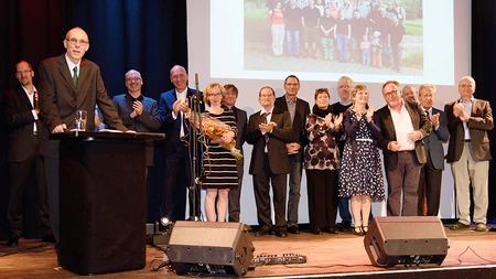 Während der Jubiläumsfeier bedankt sich Rainer Erdmann, Geschäftsführer und einer Gründer der Firma PicoQuant bei Partnern, Kunden, Mitarbeitern und seiner Familie. Bild: PicoQuant