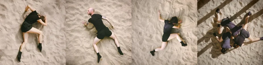 4 Fotos von Menschen, die sich am Boden im Sand räkeln