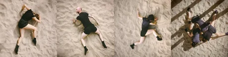 4 Fotos von Menschen, die sich am Boden im Sand räkeln