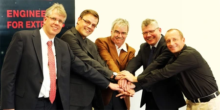 Dr. Wilhelm Kaenders (links) beim Zusammenschluss mit eagleyard photonics. Bild: Adlershof Special