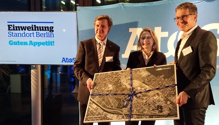 Winfried Holz, CEO Atos Deutschland / Cornelia Yzer, Senatorin für Wirtschaft, Technologie und Forschung im Senat von Berlin / Dr. Bernhard Rohleder, Hauptgeschäftsführer des BITKOM e.V. (v.l.n.r.). Bild: Atos