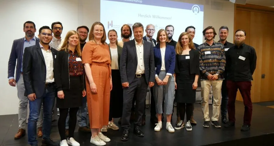 Gruppenfoto des eGoⁿ-Projektteams mit Bundesminister Robert Habeck © RLI