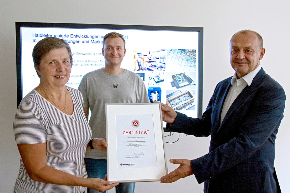 Certificate presentation © FBH Berlin