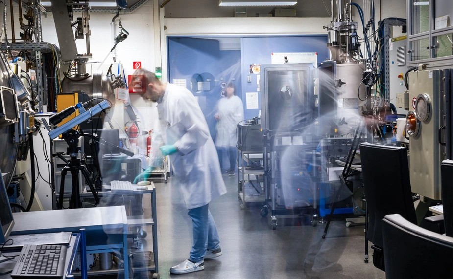 Time-lapse recording: Researchers working in the laboratory