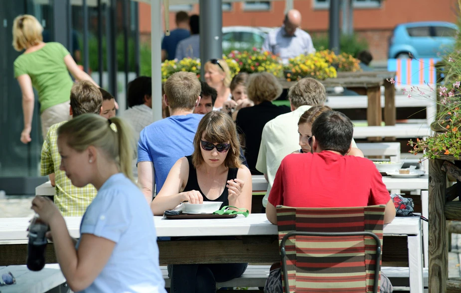 Schon beim Mittagessen den Menschen begegnen, die mit ihren Ideen die Welt verändern?. Bild: © Adlershof Special