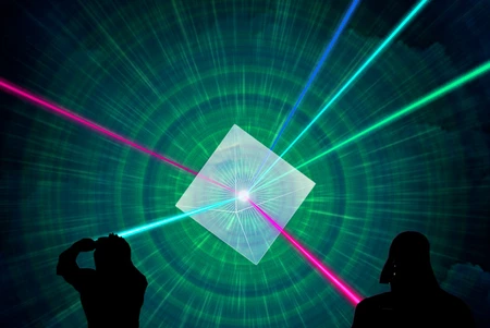 Laserstrahlen kreuzen sich © Anne Riemann/FVB