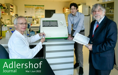 Researchers with single particle counter © WISTA Management GmbH