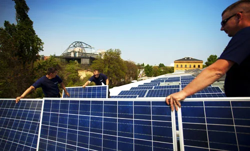 Photovoltaik-Anlage von SOLON Adlershof auf dem Dach des Deutschen Technikmuseums Berlin. Bild: © SOLON SE 