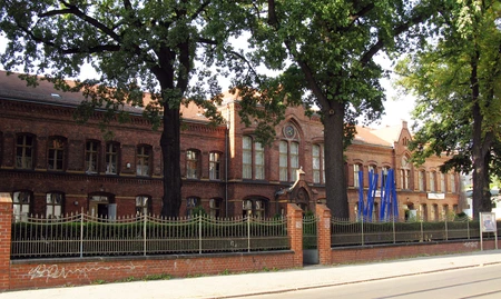 Kulturzentrum Alte Schule in Adlershof. Foto: Wikipedia / N8eule78 (CC BY-SA 3.0)