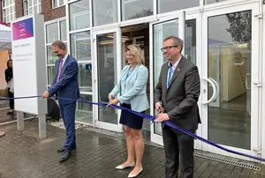 Jenoptik opening ceremony, cutting the ribbon © Jenoptik AG