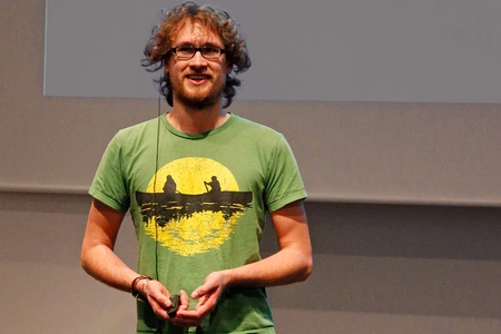 Dr. Janik Wolters, HU Berlin, beim Science Slam in Adlershof. Bild: © WISTA