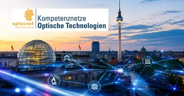 OptecNet-Logo und Symbole, die für Forschung und Menschen stehen, vor einer abendlichen Stadtansicht von Berlin