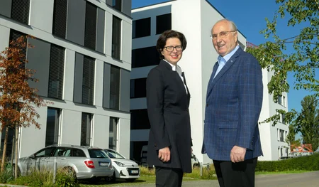 Mareike und Rolf Lechner vor ihrem Campus „Am Oktogon“ Bild: © WISTA Management GmbH