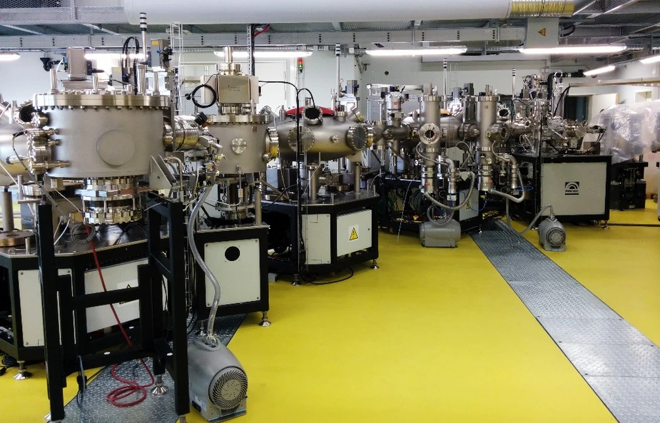 Ultra-high vacuum system in the Energy Materials In-Situ Lab (EMIL) that will combine industry-relevant deposition tools with a suite of complementary advanced characterization methods. Credit: R.G. Wilks.