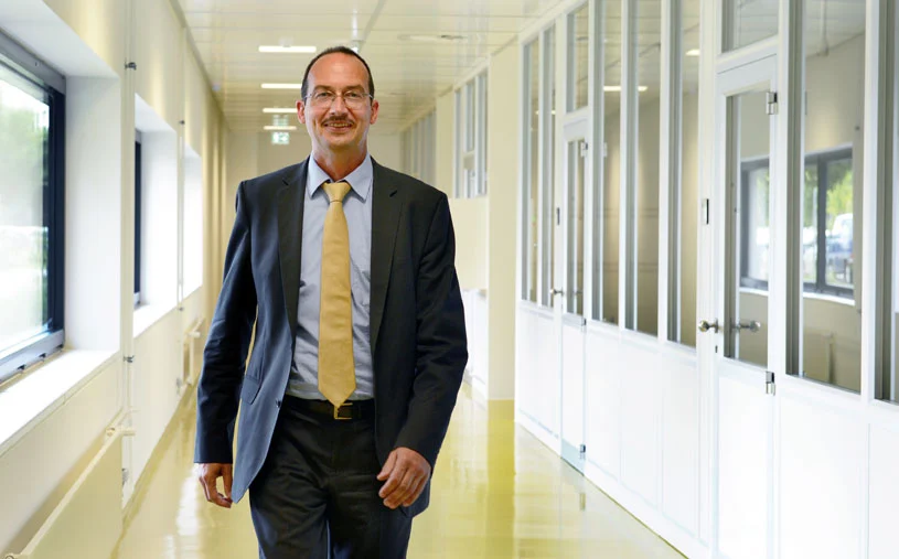 In charge of some of the most state-of-the-art clean rooms in the Berlin-Brandenburg area: CMM-Director Jörg Israel