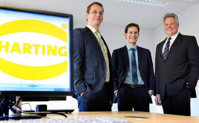 Karsten Walther (left) and Klaus Hilger (right) from the Harting Group with Björn Scheuermann (center)