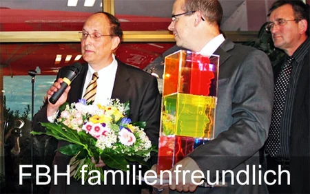 Günther Tränkle (Direktor des FBH) bei der Preisverleihung "Familienfreundlicher Betrieb Treptow-Köpenick" Bild: © FBH