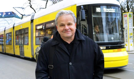 Das Design der Berliner Flexity-Straßenbahn kommt aus dem Büro von Industriedesigner Jochen Dittrich. Bild: © Adlershof Journal 