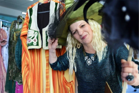 Antje Schrader in ihrer „Kostüm-Zauberei“. Bild: © Adlershof Journal