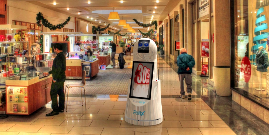 Roboter Felix in einer Shopping-Mall. Bild: © InSystems Automation