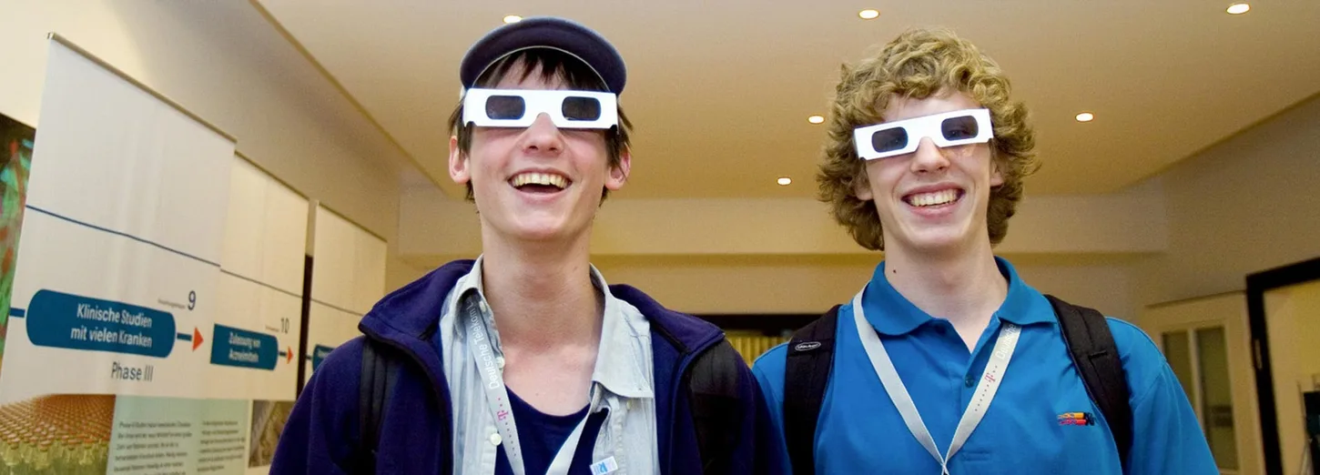 Boys with 3D glasses © WISTA Management GmbH