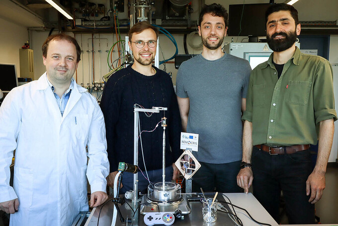 Group members with a prototype of the demonstration crystal growth setup © K. Dadzis
